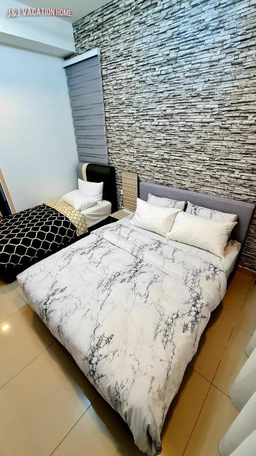 J&J Vacation Home@Novo8 Residence Kampong Tambak Esterno foto
