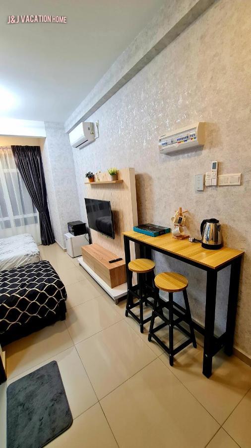 J&J Vacation Home@Novo8 Residence Kampong Tambak Esterno foto