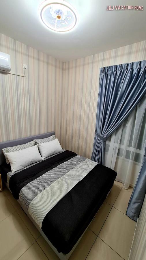 J&J Vacation Home@Novo8 Residence Kampong Tambak Esterno foto