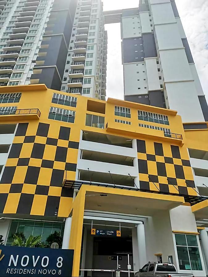 J&J Vacation Home@Novo8 Residence Kampong Tambak Esterno foto