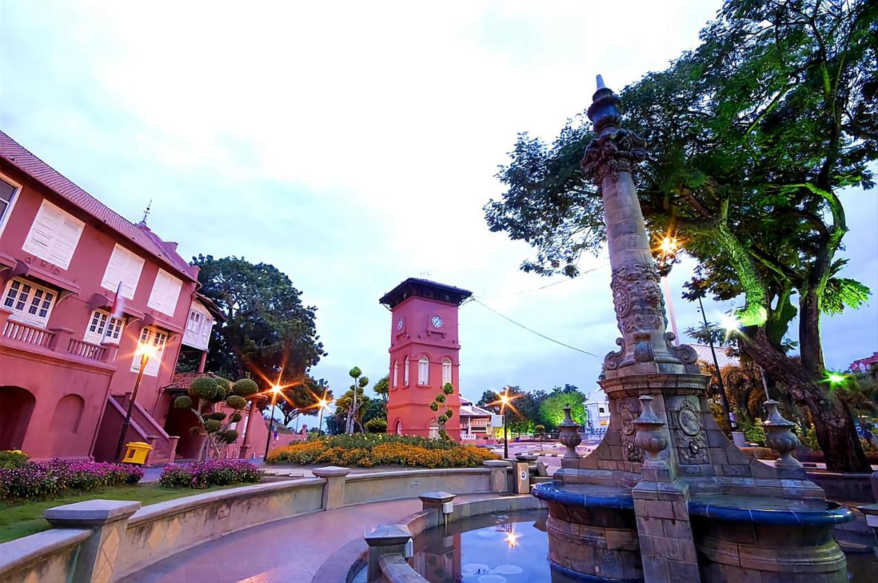 J&J Vacation Home@Novo8 Residence Kampong Tambak Esterno foto