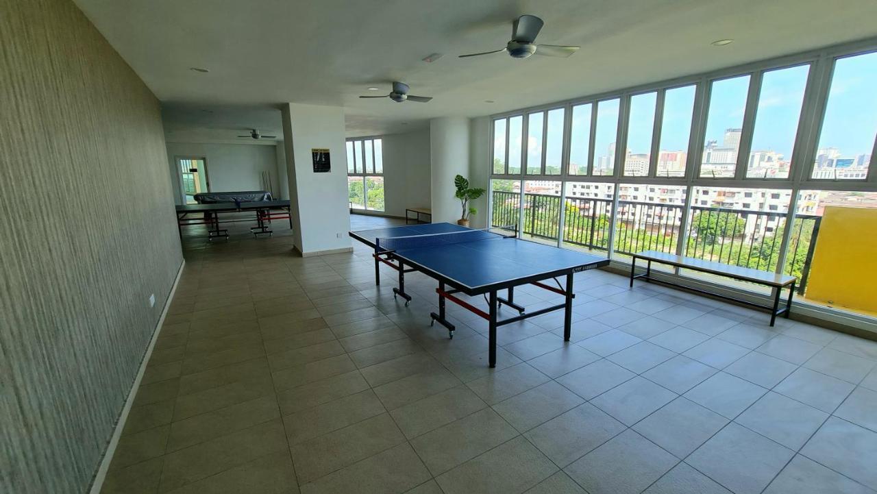 J&J Vacation Home@Novo8 Residence Kampong Tambak Esterno foto