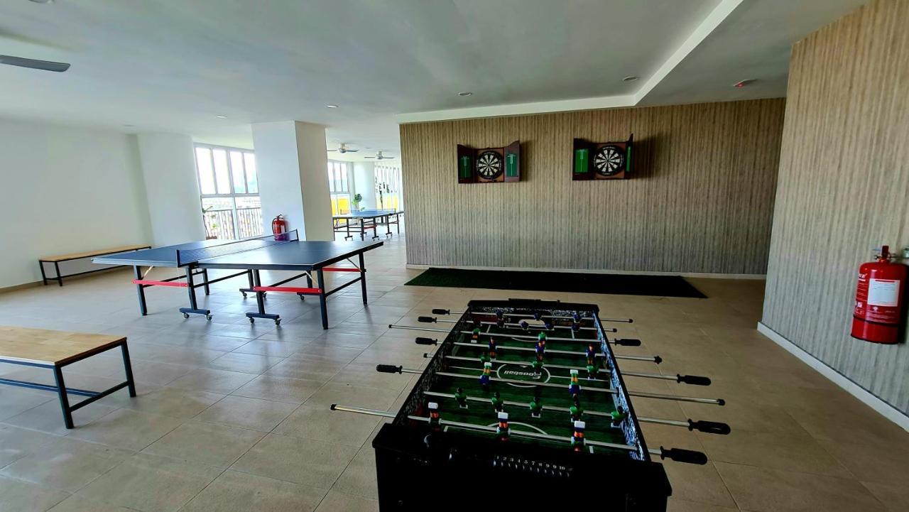 J&J Vacation Home@Novo8 Residence Kampong Tambak Esterno foto